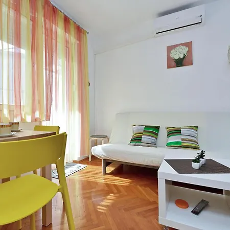 Apartmán 1 Bedroom Awesome In *