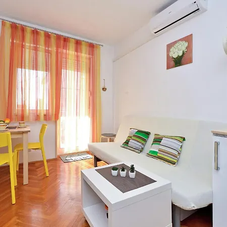 1 Bedroom Awesome In Apartmán Zadar